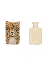 Laden Sie das Bild in den Galerie-Viewer, Sass & Belle Wärmflasche Leopard Love mit weicher Leopardenhülle für Kinder.