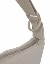 Laden Sie das Bild in den Galerie-Viewer, LÄSSIG Lunua Wickeltasche in Beige – große Bum Bag mit Wickelzubehör, Feuchtfach, vegan, recycelt & pfc-frei, mit Neon-Details und Kinderwagenbefestigung.