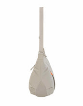 Laden Sie das Bild in den Galerie-Viewer, LÄSSIG Lunua Wickeltasche in Beige – große Bum Bag mit Wickelzubehör, Feuchtfach, vegan, recycelt & pfc-frei, mit Neon-Details und Kinderwagenbefestigung.