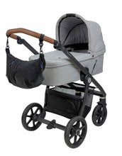 Laden Sie das Bild in den Galerie-Viewer, LÄSSIG Lunua Wickeltasche in Schwarz – große Bum Bag mit Wickelzubehör, wasserabweisendem Fach, vegan, recycelt & pfc-frei, mit Neon-Details und Kinderwagenhaken.