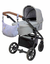 Laden Sie das Bild in den Galerie-Viewer, LÄSSIG Lunua Wickeltasche in Lilac – große Bum Bag mit Wickelzubehör, vegan, recycelt & pfc-frei, mit Neon-Details und Kinderwagenhaken.