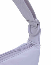 Laden Sie das Bild in den Galerie-Viewer, LÄSSIG Lunua Wickeltasche in Lilac – große Bum Bag mit Wickelzubehör, vegan, recycelt & pfc-frei, mit Neon-Details und Kinderwagenhaken.