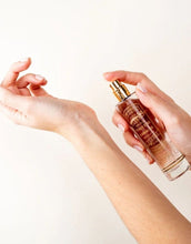 Laden Sie das Bild in den Galerie-Viewer, Eau de Toilette Irisblütenblätter 50ml von Panier des Sens, pudrig-anspruchsvoller Duft mit Iris Absolue, Zeder und Moschus