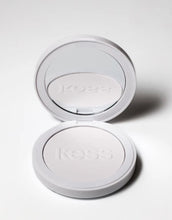 Laden Sie das Bild in den Galerie-Viewer, Transparentes Kompaktpuder von Kess Berlin mit Soft-Focus-Effekt für ein natürlich mattes Finish.