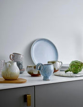 Laden Sie das Bild in den Galerie-Viewer, Naturfarbenes Steingut-Milchkännchen mit reaktiver Glasur von Bloomingville