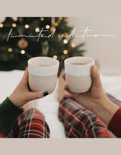 Laden Sie das Bild in den Galerie-Viewer, Becher Limited Edition All I Want for Christmas von Eulenschnitt aus handgefertigtem Steingut mit Schriftzug „All I want for Christmas is you“, 8,5 × 9,5 cm, ca. 320 ml, spülmaschinenfest und mikrowellengeeignet.