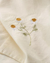 Laden Sie das Bild in den Galerie-Viewer, Geschirrtuch Flora I Butter Cream