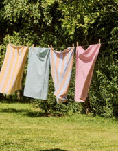 Laden Sie das Bild in den Galerie-Viewer, Geschirrtuch Linus Gestreift I Lila / Braun