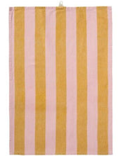 Laden Sie das Bild in den Galerie-Viewer, Geschirrtuch mit Streifen in Rosa und Senf von Ib Laursen