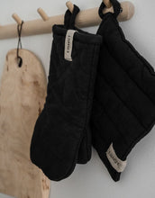 Laden Sie das Bild in den Galerie-Viewer, Ofenhandschuh I Black