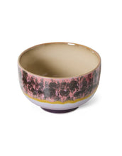 Laden Sie das Bild in den Galerie-Viewer, 70s Ceramics Noodle Bowl Blast mit farbenfrohem Retro-Design