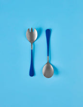 Laden Sie das Bild in den Galerie-Viewer, House Doctor Salatbesteck Serv Blau – 2-teiliges Set aus Edelstahl