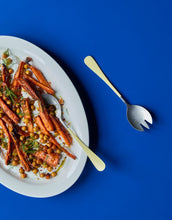 Laden Sie das Bild in den Galerie-Viewer, House Doctor Salatbesteck Serv Gelb – 2-teiliges Set aus Edelstahl