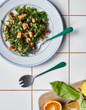Laden Sie das Bild in den Galerie-Viewer, House Doctor Salatbesteck Serv Grün– 2-teiliges Set aus Edelstahl