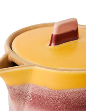 Laden Sie das Bild in den Galerie-Viewer, Teekanne Sunset von HKliving aus handglasiertem Steinzeug mit reaktiver Mehrfarb-Glasur im 70s-Stil, 11×17,5×18,5 cm – mikrowellen- und spülmaschinengeeignet.