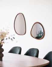 Laden Sie das Bild in den Galerie-Viewer, House Nordic Spiegel Luxon Holzoptik, organische Form, 38,5 x 64,5 cm.