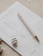 Laden Sie das Bild in den Galerie-Viewer, Kugelschreiber in Beige mit Herz in Papierverpackung von Eulenschnitt