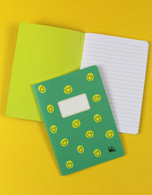 Laden Sie das Bild in den Galerie-Viewer, Notizheft liniert I Grün/Smilies Gelb