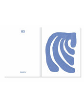 Laden Sie das Bild in den Galerie-Viewer, Planer 2026 Leinen Beige von A-Journal – eleganter Jahresplaner mit Leineneinband, handgemalten Monatsillustrationen, Wochen- und Monatsübersichten, Checklisten, Lesebändchen und viel Platz für Notizen.