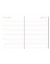 Laden Sie das Bild in den Galerie-Viewer, Spiral Organizer 2026 Pink Red von A-Journal – stylischer Terminplaner in Pink und Rot mit Ringbindung, Wochen- und Monatsübersichten, Checklisten und Notizseiten.