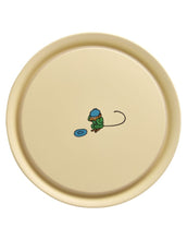 Laden Sie das Bild in den Galerie-Viewer, Kuchenplatte mit Deckel Pippi Langstrumpf von Muurla, runde Platte aus Stahl mit Haube und Pippi-Motiv, ideal für Torten und Geburtstage