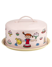 Laden Sie das Bild in den Galerie-Viewer, Kuchenplatte mit Deckel Pippi Langstrumpf von Muurla, runde Platte aus Stahl mit Haube und Pippi-Motiv, ideal für Torten und Geburtstage