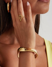 Laden Sie das Bild in den Galerie-Viewer, Schlichtes, 14 Karat vergoldetes, wasserdichtes Edelstahlarmband.