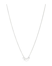 Laden Sie das Bild in den Galerie-Viewer, Pernille Corydon Mini Coin Necklace mit 5 mm Anhänger, verstellbare Länge 40–48 cm.