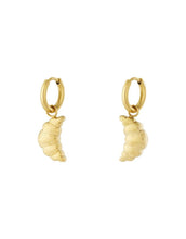 Laden Sie das Bild in den Galerie-Viewer, Goldene Ohrringe mit Croissant-Anhänger.
Wasserfester Schmuck mit französischem Charme.