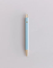 Laden Sie das Bild in den Galerie-Viewer, Blauer Metall-Kugelschreiber von Eulenschnitt mit goldenen Details und schwarzer Mine, 12,7 cm lang.