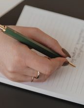 Laden Sie das Bild in den Galerie-Viewer, Kugelschreiber I Rosmarin