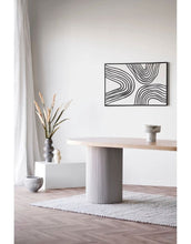 Laden Sie das Bild in den Galerie-Viewer, House Nordic Case Vase Beige, organische Keramikvase ø 10,5 cm, Höhe 19,5 cm.