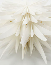 Laden Sie das Bild in den Galerie-Viewer, House Doctor Stern Dust in Off White Ø40 cm – moderner Papierstern für nordische Weihnachtsdekoration.