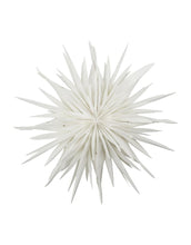 Laden Sie das Bild in den Galerie-Viewer, House Doctor Stern Dust in Off White Ø70 cm – moderner Papierstern für nordische Weihnachtsdekoration.