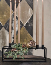 Laden Sie das Bild in den Galerie-Viewer, Kunstblume Zeder Zweig mit Schnee und Zapfen von Speedtsberg, Green/Nature, Höhe 38 cm, naturgetreue Weihnachtsdekoration.