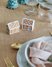 Laden Sie das Bild in den Galerie-Viewer, Bloomingville Salz- und Pfefferset Ginnie – Lebkuchenhaus-Design in Braun