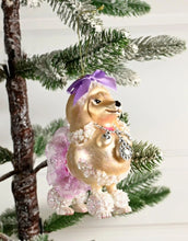 Laden Sie das Bild in den Galerie-Viewer, Weihnachtsanhänger von Det Gamle Apotek – festliche Dekoration aus glass in weiss und lila.