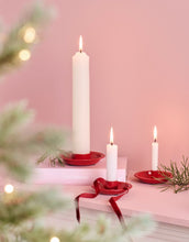 Laden Sie das Bild in den Galerie-Viewer, Runder roter Kerzenhalter aus Metall für Kerzen Ø 2,2 cm.
