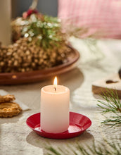 Laden Sie das Bild in den Galerie-Viewer, Rotes rundes Kerzentablett aus Metall, passend für Kerzen Ø 7 cm.