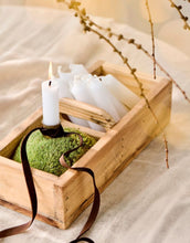 Laden Sie das Bild in den Galerie-Viewer, Kleine Aufbewahrungsbox aus Holz von Ib Laursen mit zwei Fächern und Griff in der Mitte.