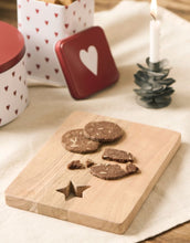 Laden Sie das Bild in den Galerie-Viewer, Schneidebrett aus Akazienholz von Ib Laursen mit dekorativem Stern-Ausschnitt am oberen Rand, 20 cm lang.