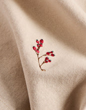 Laden Sie das Bild in den Galerie-Viewer, Leinenfarbene Stoffserviette mit Winterzweigmotiv von Ib Laursen.