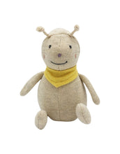 Laden Sie das Bild in den Galerie-Viewer, Babyrassel Marienkäfer I Creme/Flieder/Zitronengelb