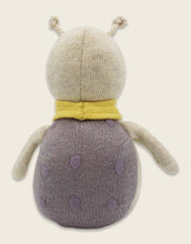 Laden Sie das Bild in den Galerie-Viewer, Babyrassel Marienkäfer I Creme/Flieder/Zitronengelb