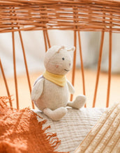 Laden Sie das Bild in den Galerie-Viewer, Babyrassel Marienkäfer I Creme/Flieder/Zitronengelb