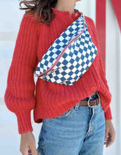 Laden Sie das Bild in den Galerie-Viewer, Bauchtasche I Checks Ecru Navy Blue