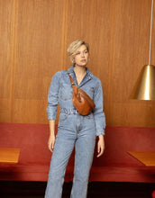 Laden Sie das Bild in den Galerie-Viewer, Tasche Bum Bag Faust Urban I Walnut