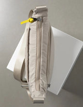 Laden Sie das Bild in den Galerie-Viewer, Padded Hip Bag Medium I Solid Stone