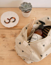 Laden Sie das Bild in den Galerie-Viewer, Kulturtasche Vic I Black Heart Sand