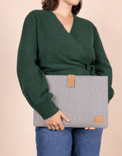 Laden Sie das Bild in den Galerie-Viewer, Laptophülle Cotton 15/16" I Camel